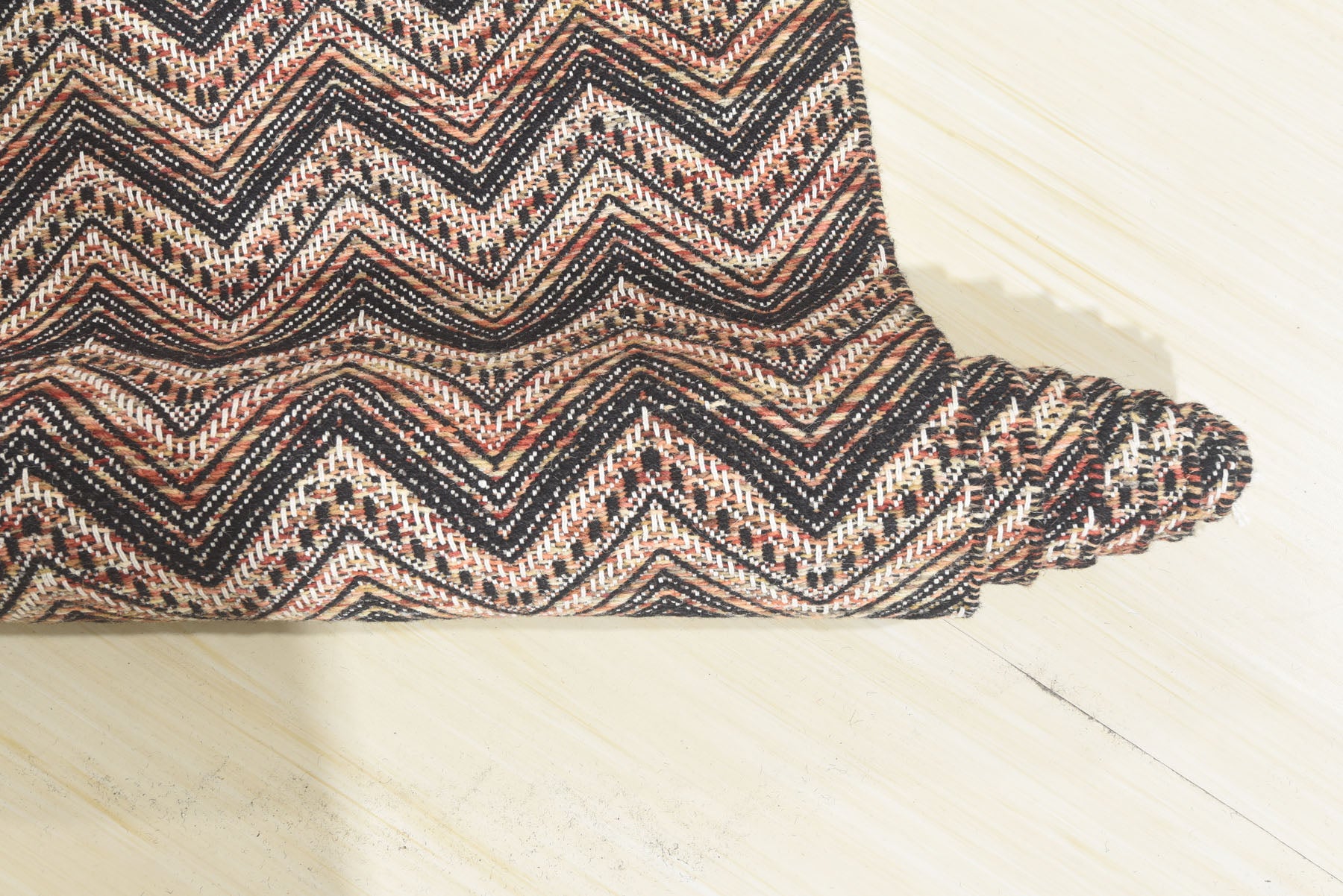 Multi Size Black Ivory Rust Color Hand Woven  Wool Modern & Contemporary Oriental Rug
