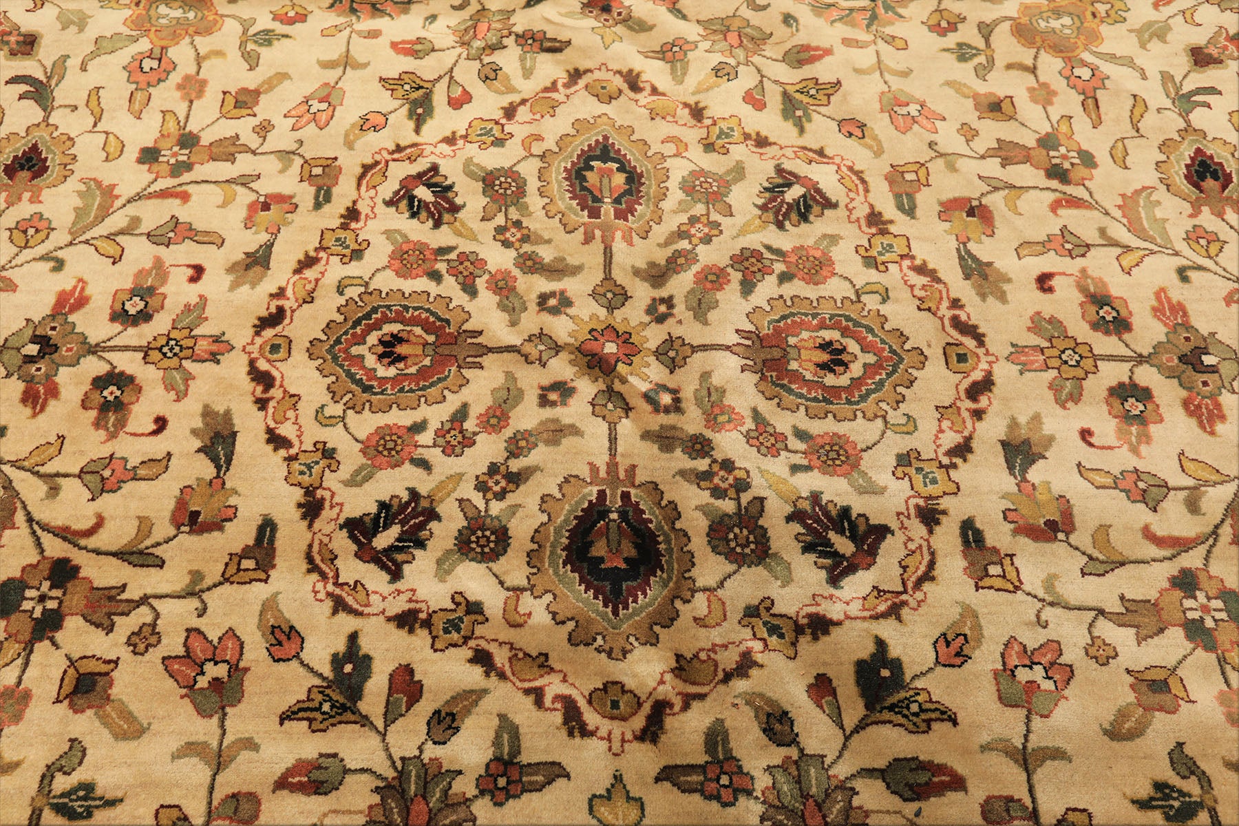 Palace Beige, Black, Maroon Color Hand Knotted Agra New Zealand Wool Traditional Oriental Rug