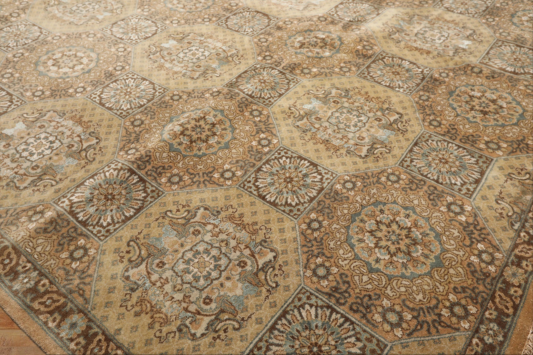 8x10 Beige, Tan, Turqoiuse Color Hand Knotted Bakhtiari Wool & Silk Transitional Oriental Rug