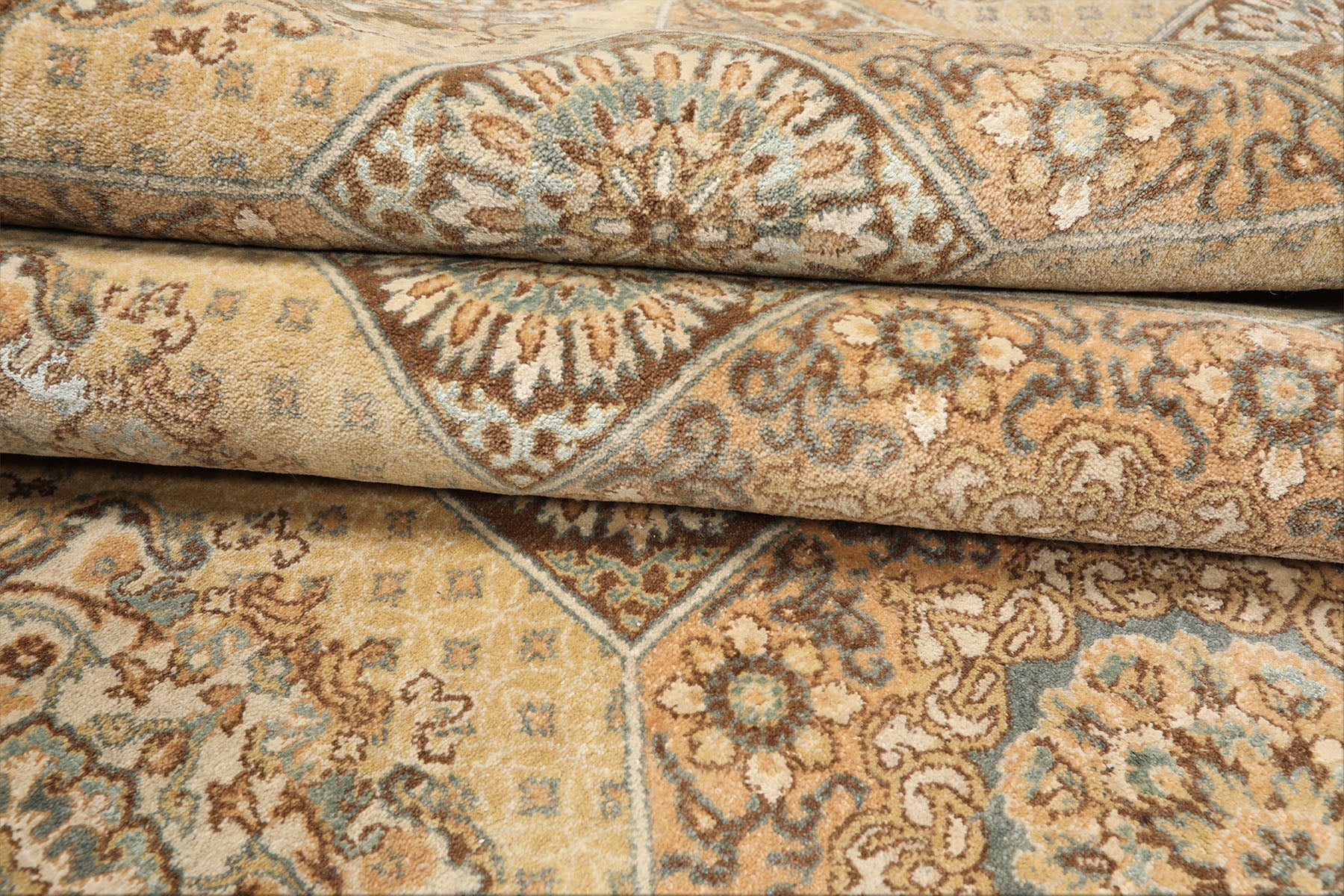 8x10 Beige, Tan, Turqoiuse Color Hand Knotted Bakhtiari Wool & Silk Transitional Oriental Rug
