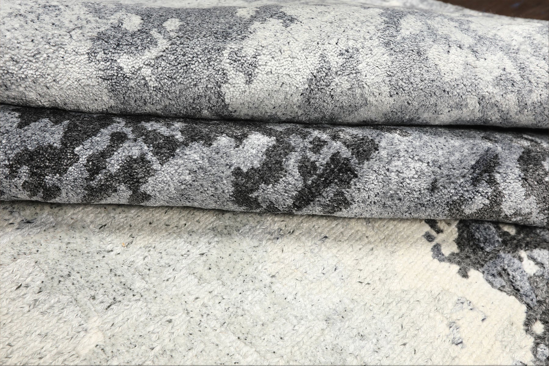 6x9 Ivory, Gray, Graphite Color Hand Knotted Sherpa Wool & Bamboo Silk Modern & Contemporary Oriental Rug