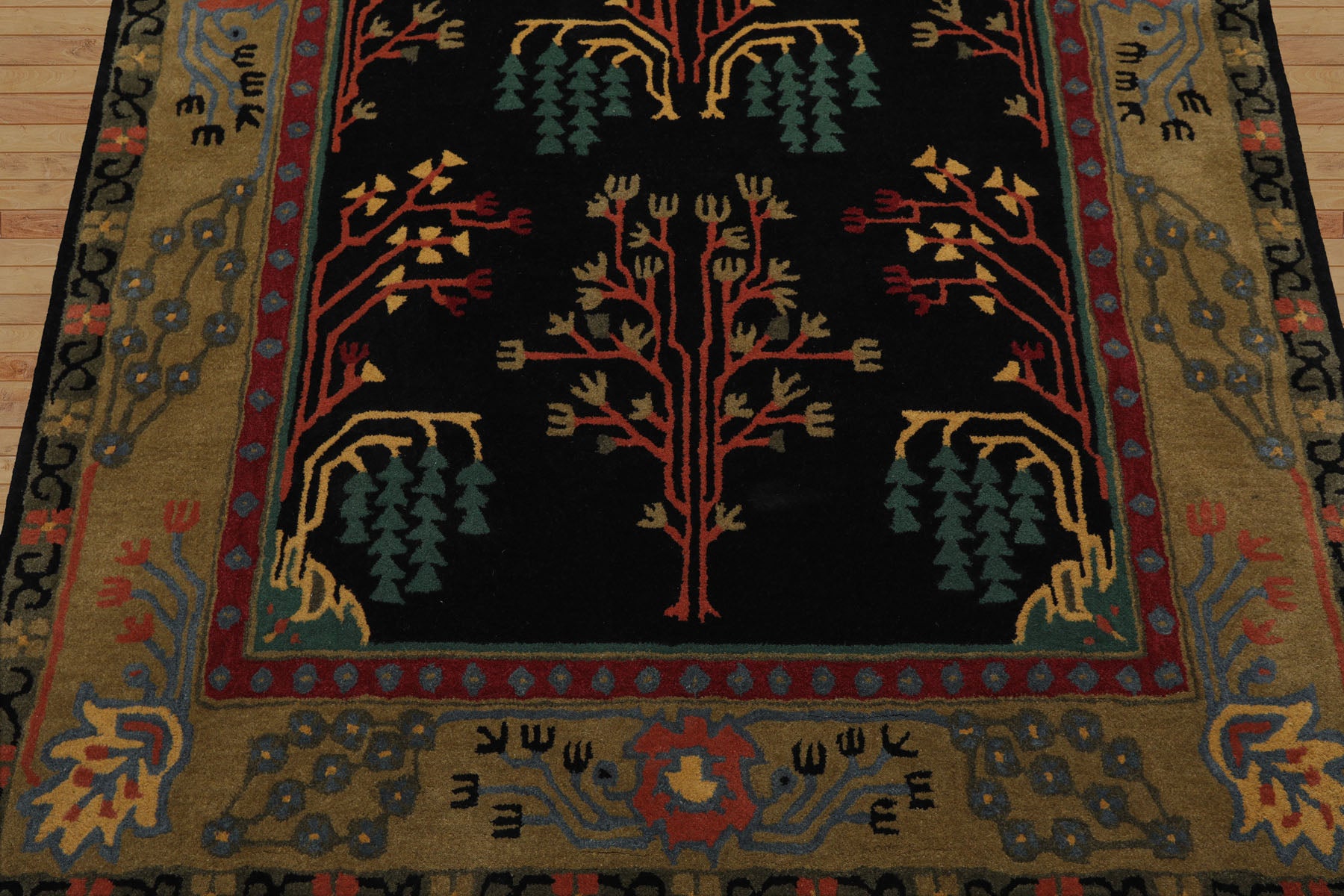 LoomBloom 5'x8' Black Hand Tufted Wool Rug with a Traditional Arts & Crafts Design