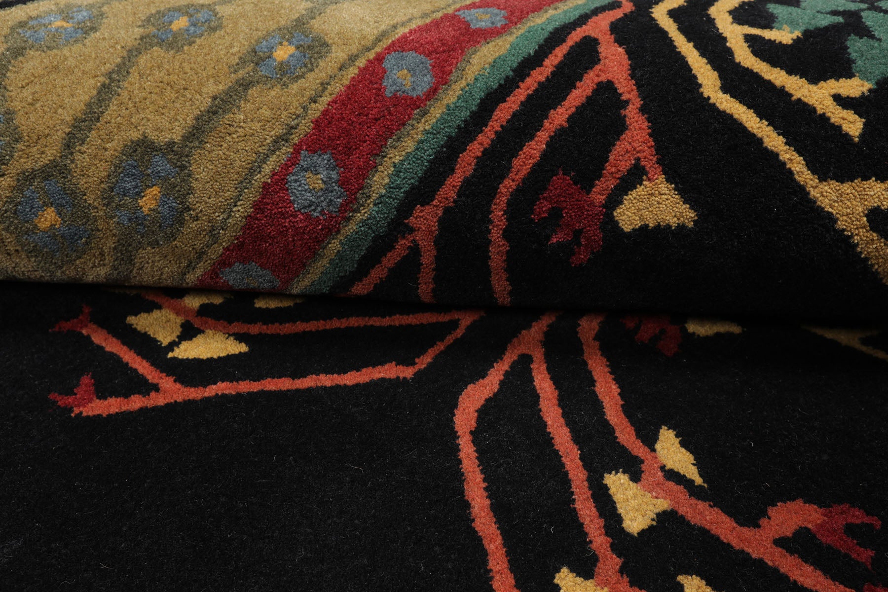 LoomBloom 5'x8' Black Hand Tufted Wool Rug with a Traditional Arts & Crafts Design