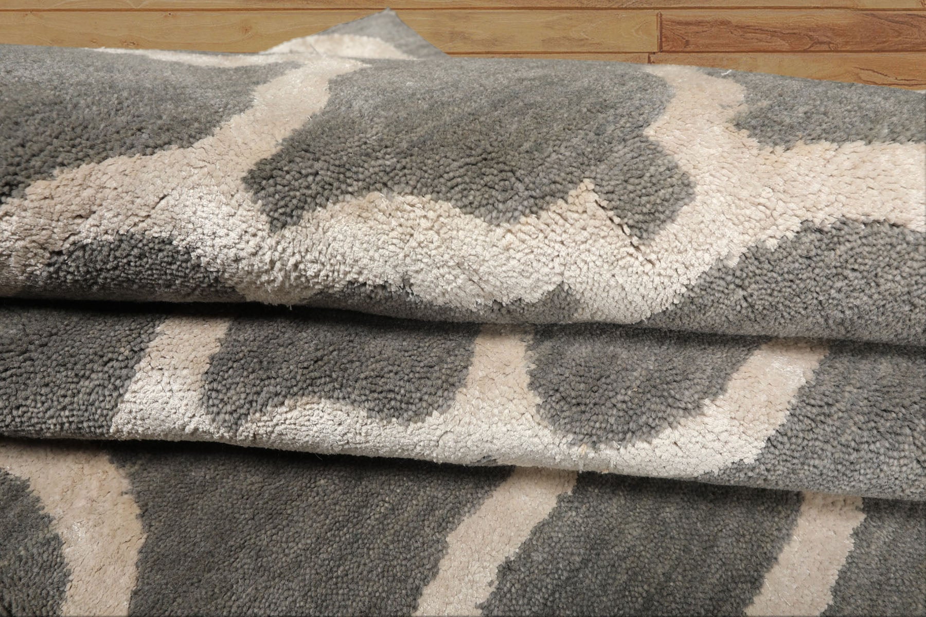 Multi Size Gray Silver Color Hand Loomed Tibetan Wool & Bamboo Silk Transitional Oriental Rug