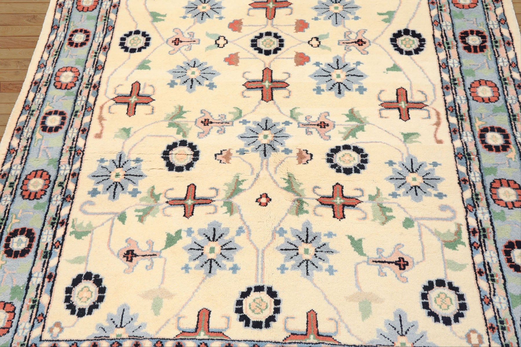 5x8 Ivory, Blue, Black Color Hand Knotted Indo Kashan Wool Traditional Oriental Rug