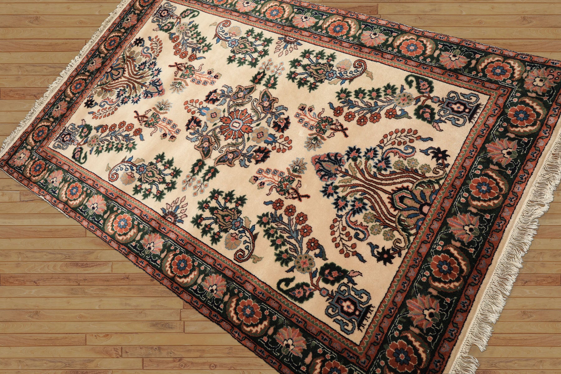 4x6 Ivory, Green, Rose Color Hand Knotted Indo Sarouk New Zealand Wool Traditional Oriental Rug