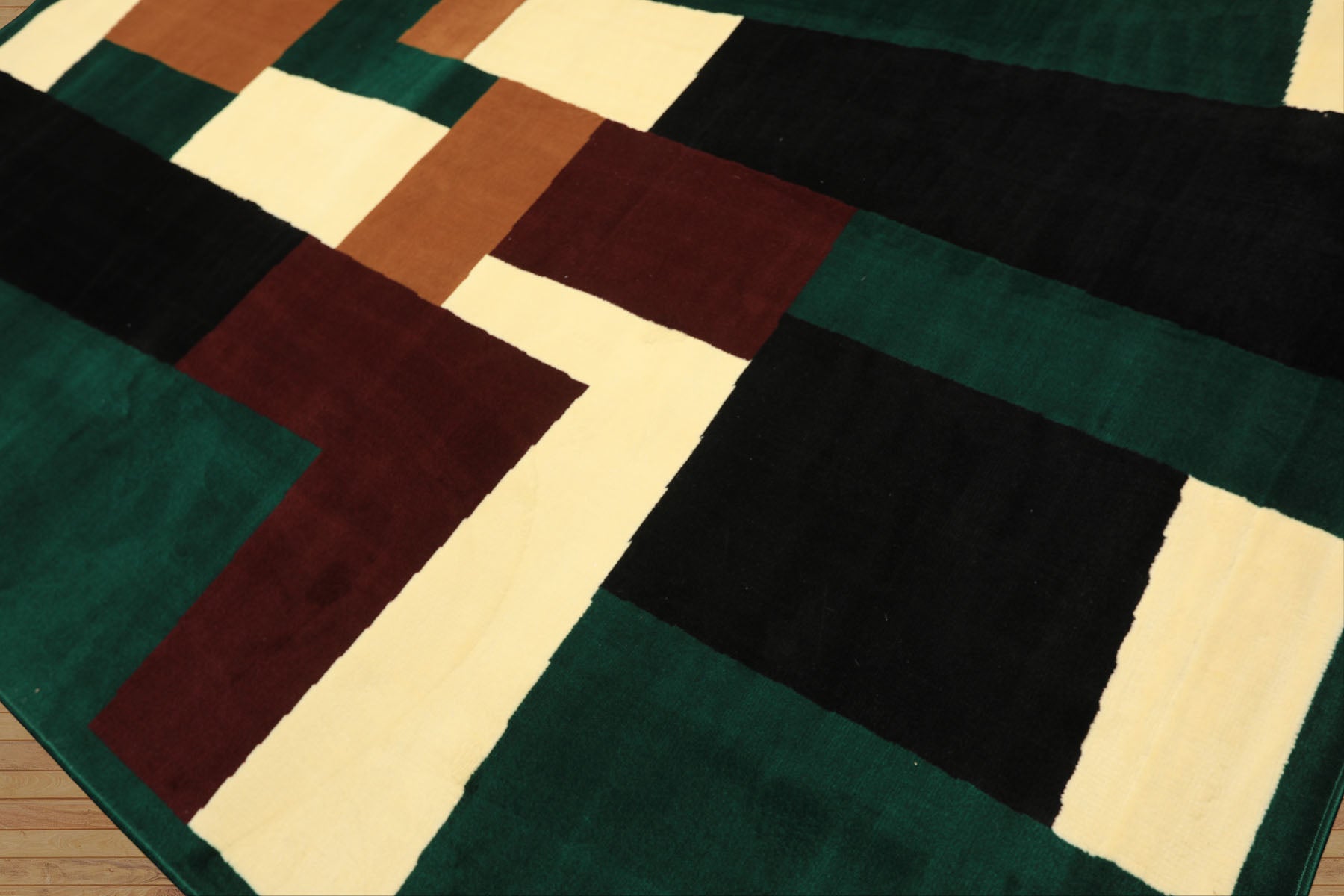 8x10 Green, Black, Maroon Color Machine Made  Polyproplene Modern Oriental Rug