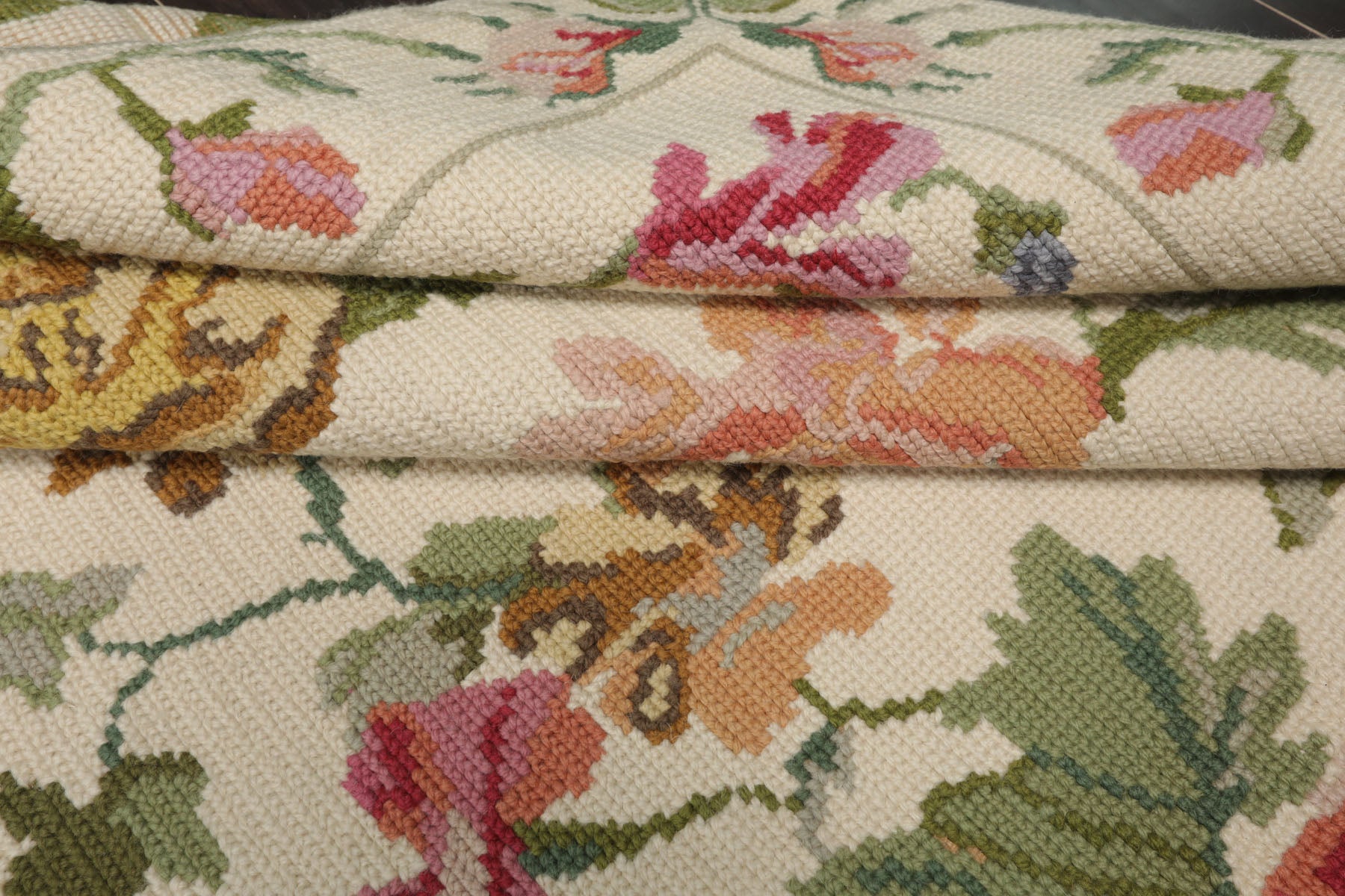 6x9 Ivory, Green, Pink Color Hand Woven Caucasian Needlepoint Wool Traditional Oriental Rug