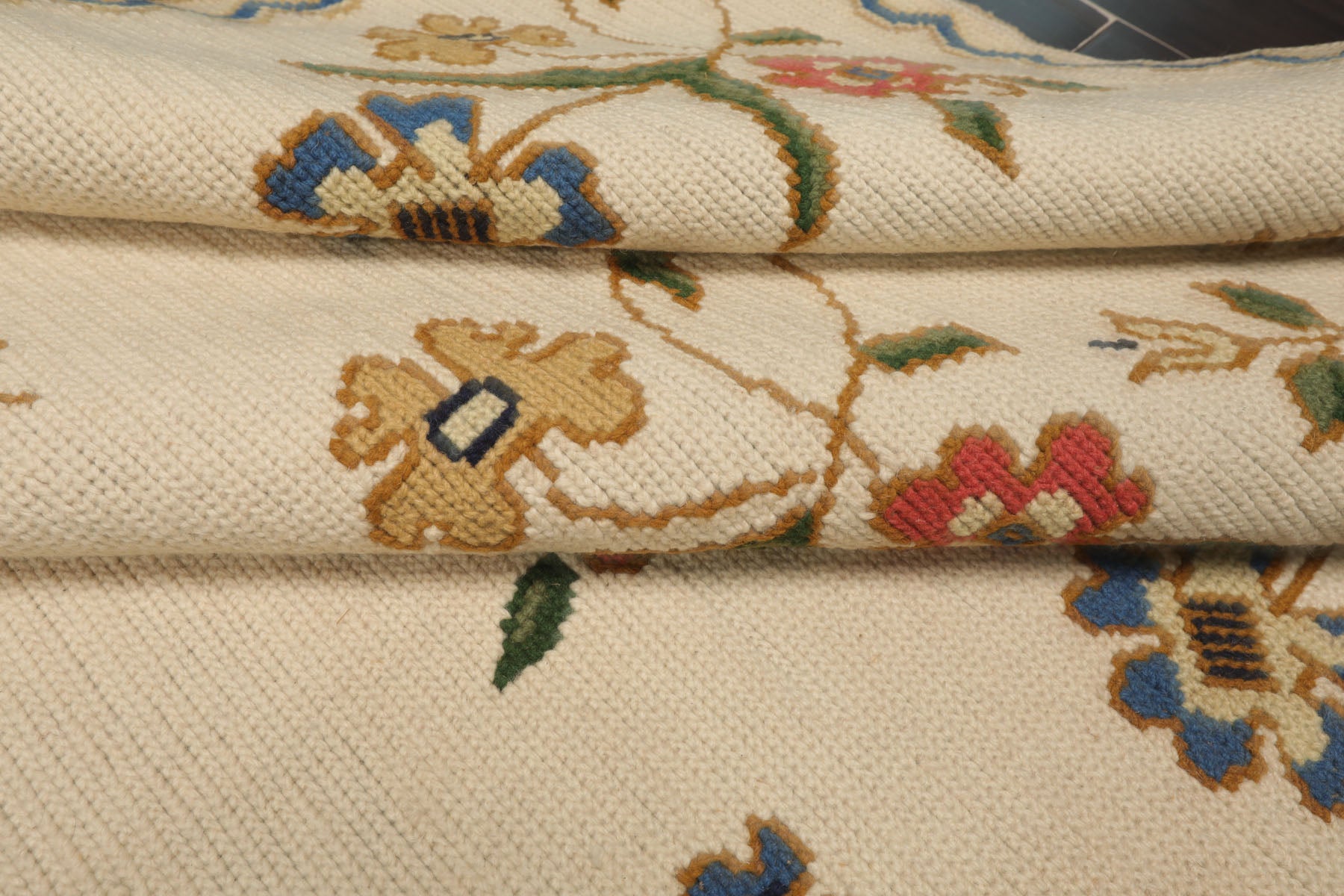 6x9 Ivory, Green, Blue Color Hand Woven Needlepoint Wool Traditional Oriental Rug