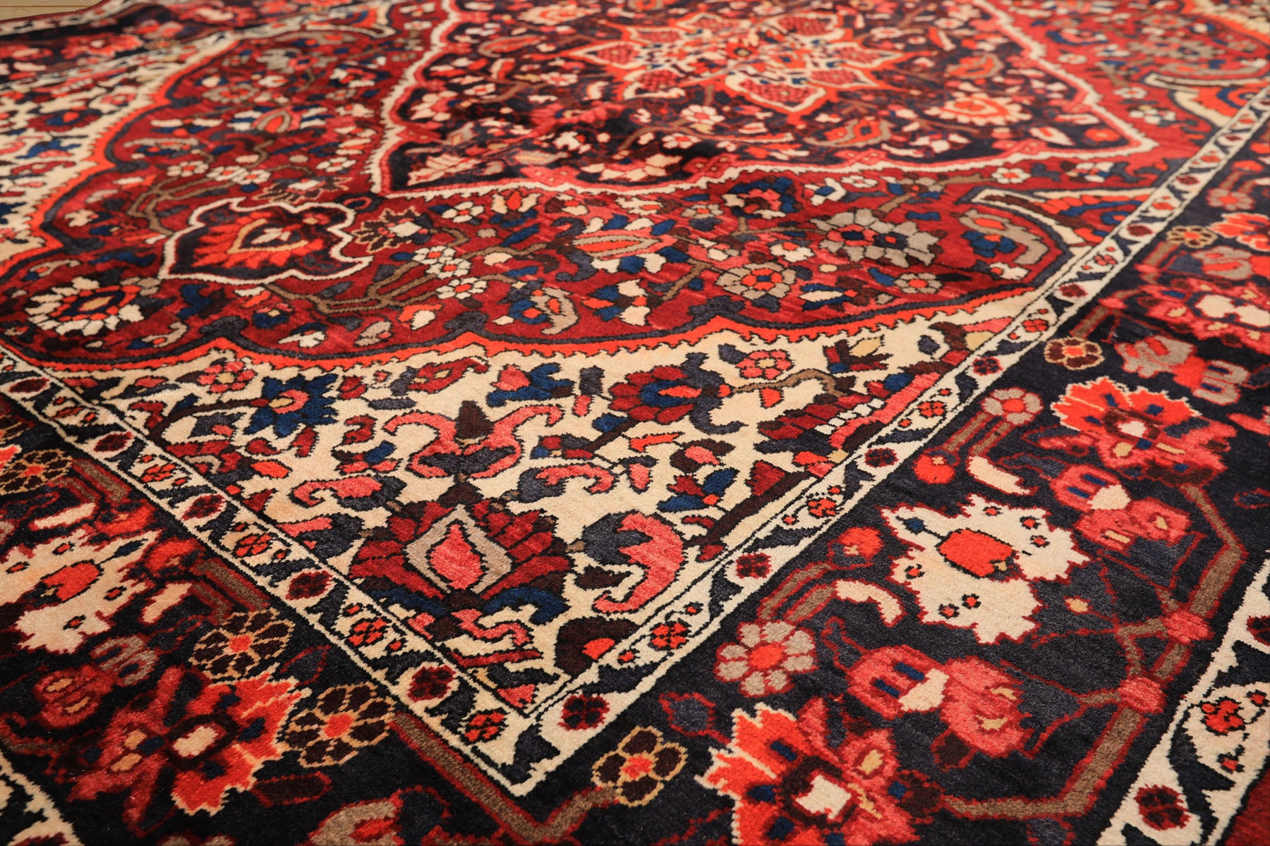 7x10 Rust, Ivory, Midnight Blue Color Hand Knotted Bakhtiari Wool Traditional Oriental Rug
