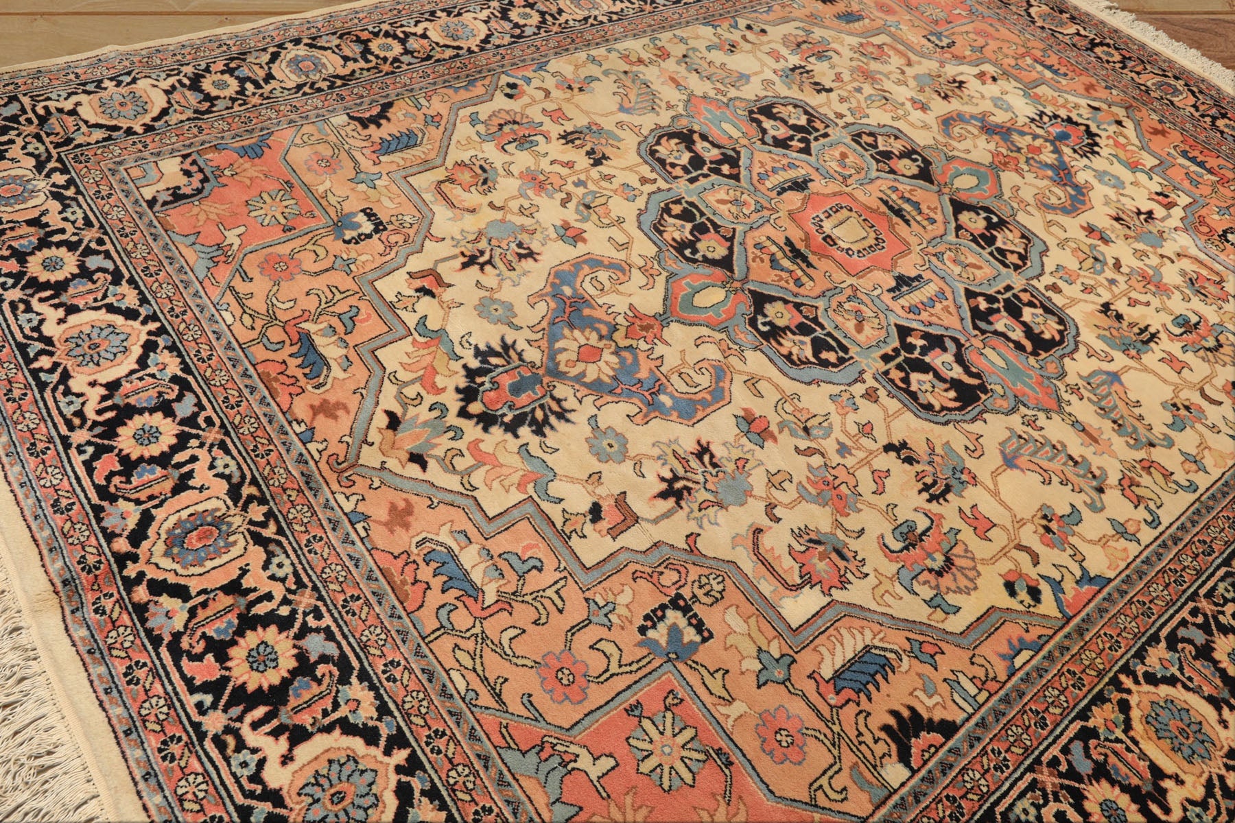 9x12 Ivory, Charcoal, Peach Color Hand Knotted Serapi Wool Traditional Oriental Rug