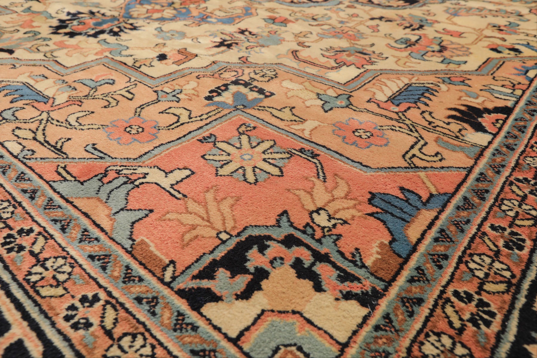 9x12 Ivory, Charcoal, Peach Color Hand Knotted Serapi Wool Traditional Oriental Rug