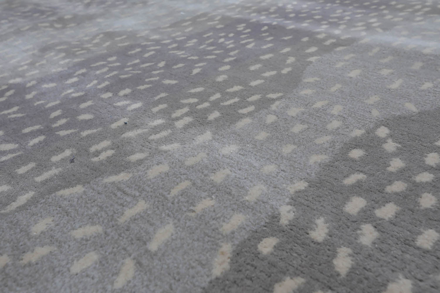 Multi Size Gray Ivory Color Hand Tufted Animal Print 100% Wool Modern Oriental Rug