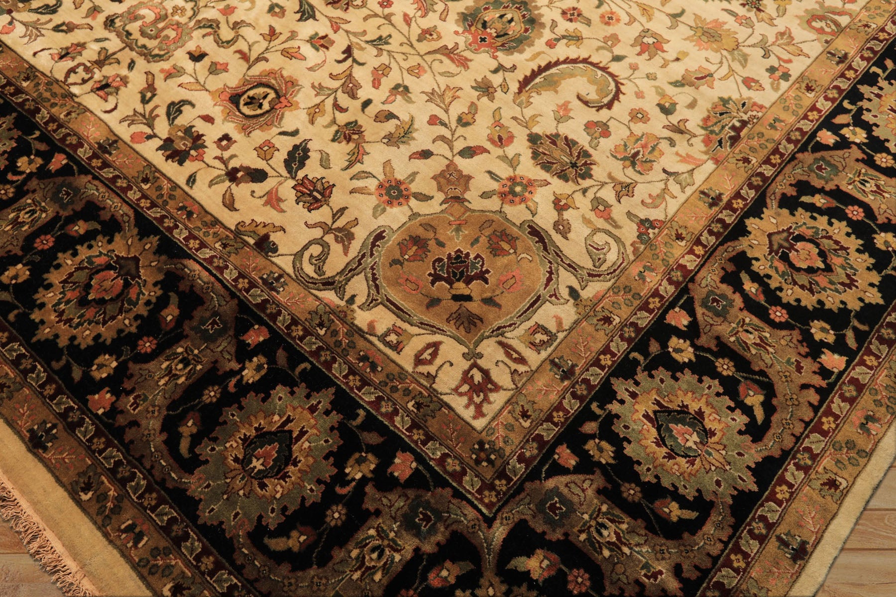 Palace Beige, Black, Maroon Color Hand Knotted Agra New Zealand Wool Traditional Oriental Rug