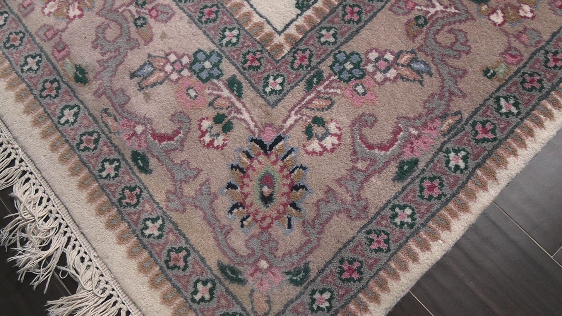 Ivory 5'10''x9'6'' Indo Persian Traditional Pictorial Plush Pile Velvety Soft Silky Sheen Hand Knotted Wool Oriental Area Rug