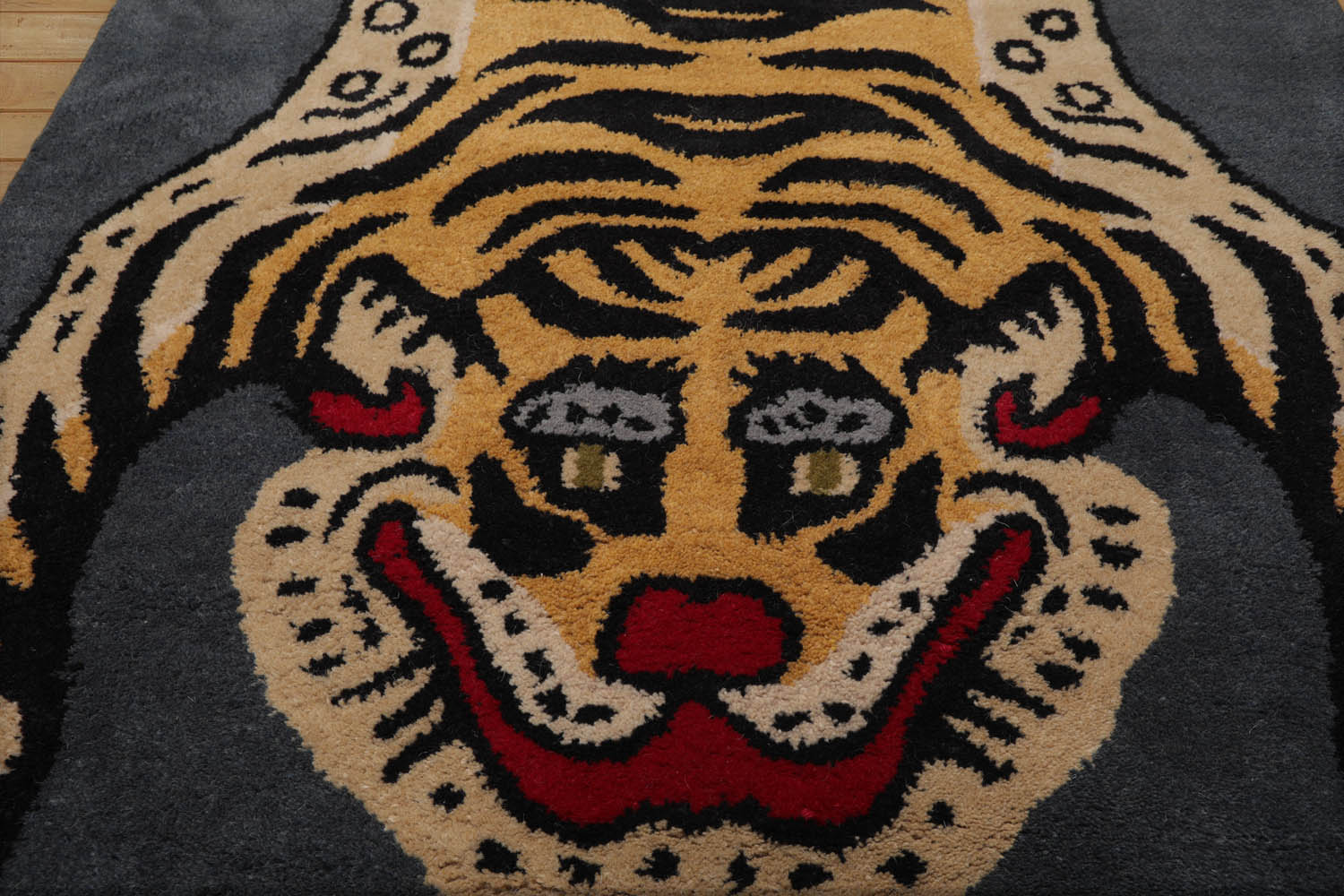 Englewood 3x5 Hand Tufted Hand Made 100% Wool Tiger Novelty Oriental Area Rug Gray, Black Color