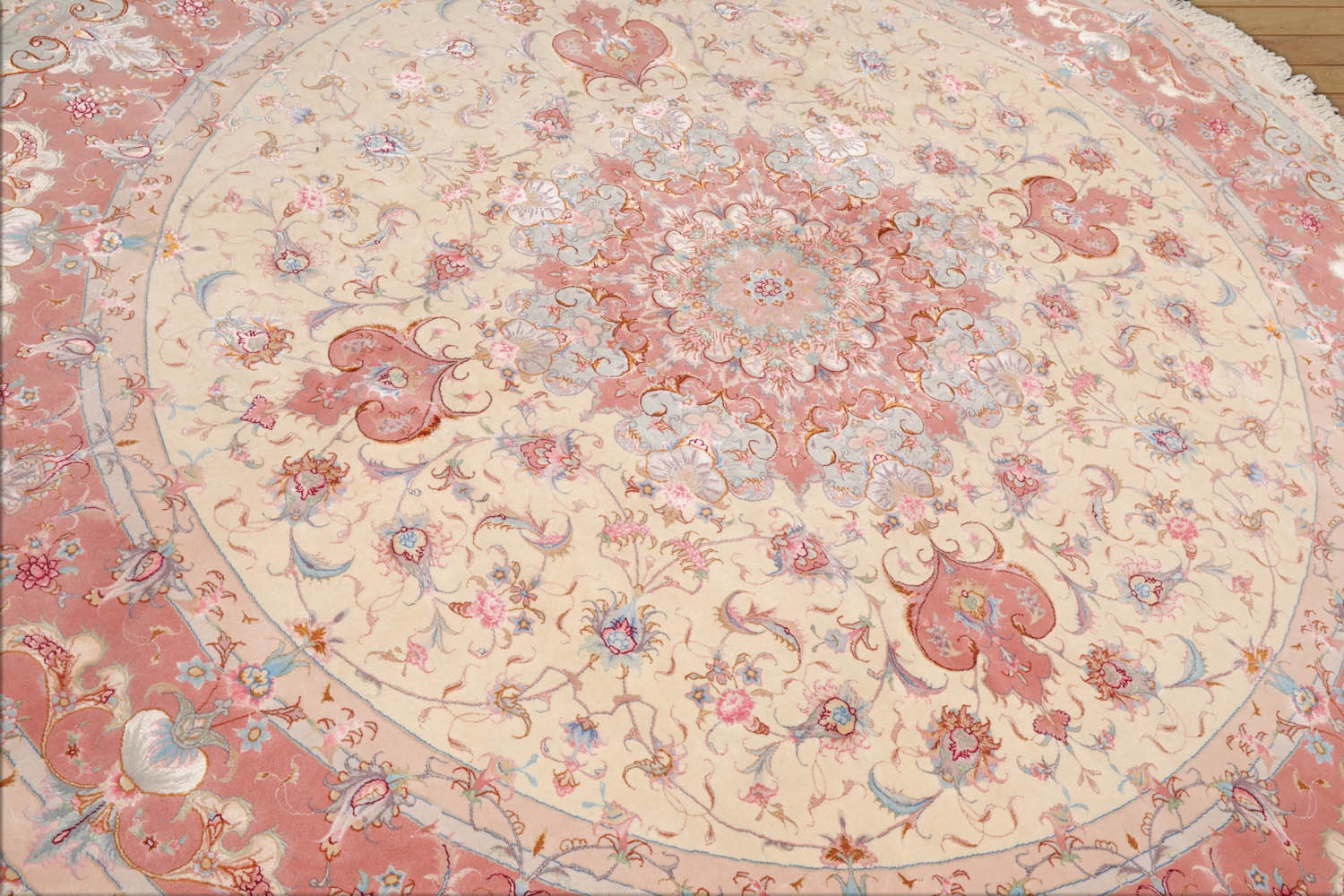 Wetherbee Round Hand Knotted Wool and Silk Traditional 350 KPSI Oriental Area Rug Ivory, Blush Color