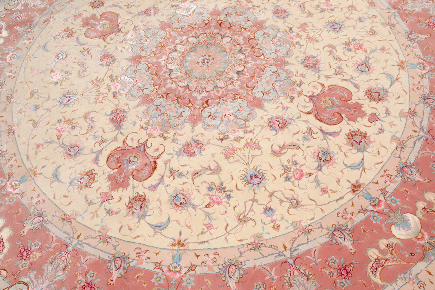 Wetherbee Round Hand Knotted Wool and Silk Traditional 350 KPSI Oriental Area Rug Ivory, Blush Color